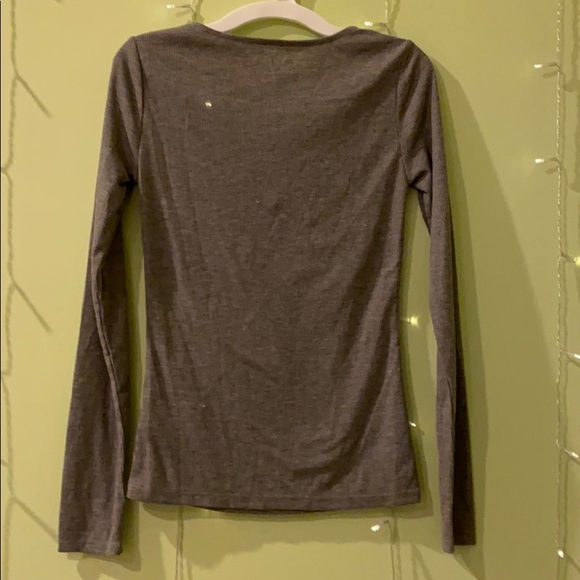 Gray v-neck Long sleeve - Picture 2 of 4